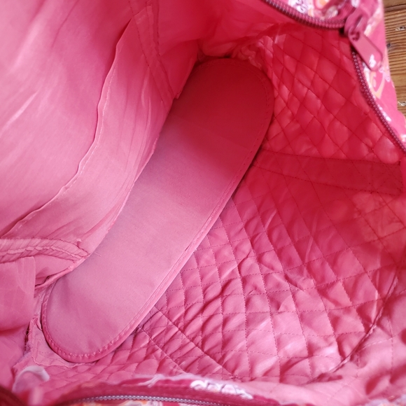 New Arrow Trading soft red paisley quilted large zip tote bag - Picture 3 of 6